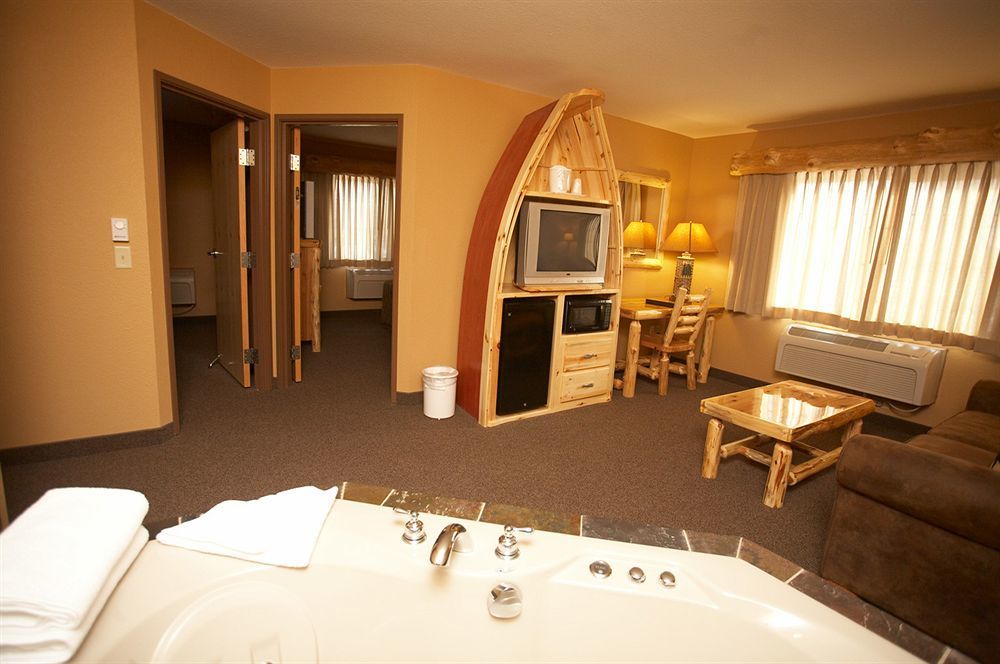 Whitefish Lodge And Suites Cross Lake Екстер'єр фото